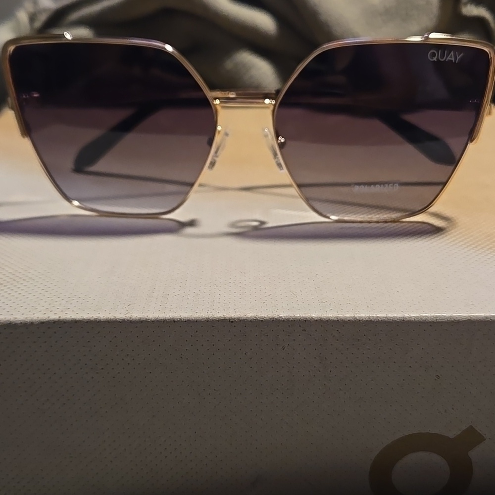Quay Australia-NWOT "Srsly" Polarized Gold and Black Metal Sunglasses - Picture 5 of 17